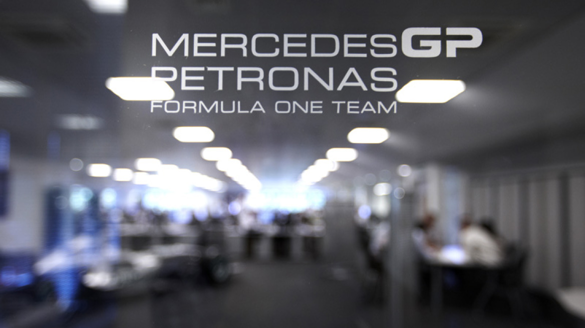 Mercedes F1: Ανάμεσα στο μαύρο και στο άσπρο